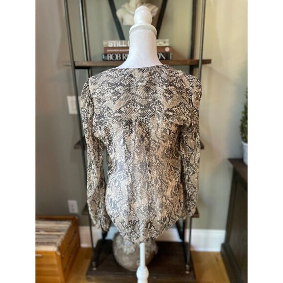 Veronica Beard Lowell Silk Snake Priht Pintuck Blouse Nude Womens Size 4 - Picture 10 of 12